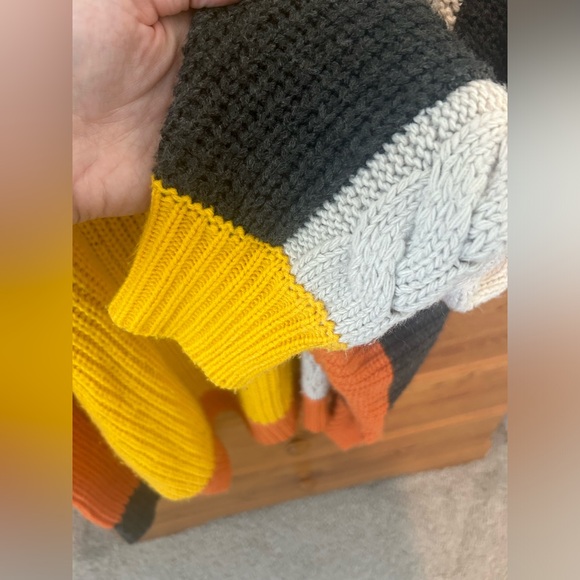 Vicidolls Color Block Sweater - Picture 8 of 12